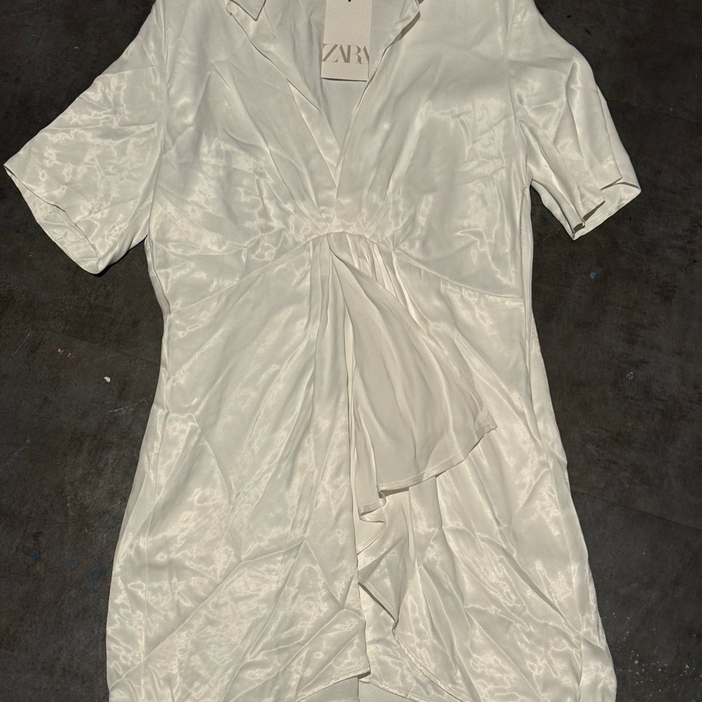 Zara White Satin Robe with V-Neck and Ruched Detail